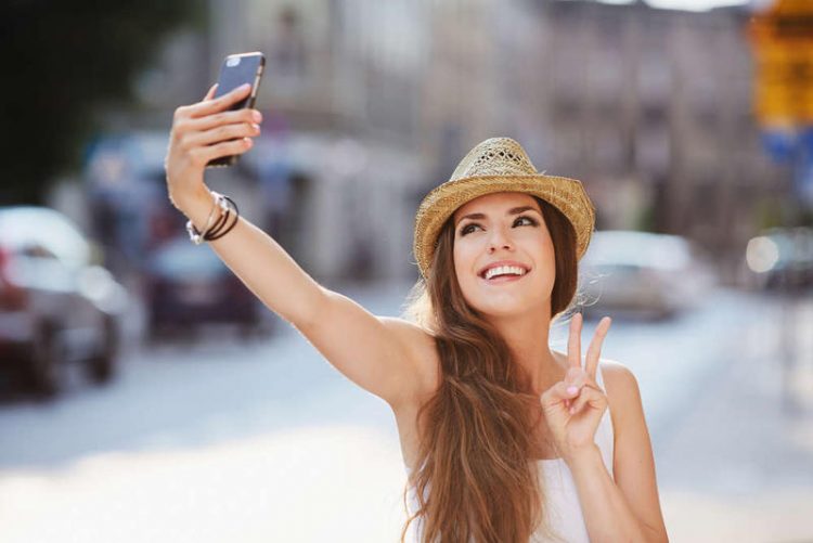 Selfie Là Gì 20 Cách Chụp Ảnh Selfie Đẹp Cho Nàng Mê Sống Ảo  Nguyễn  Kim  Nguyễn Kim Blog